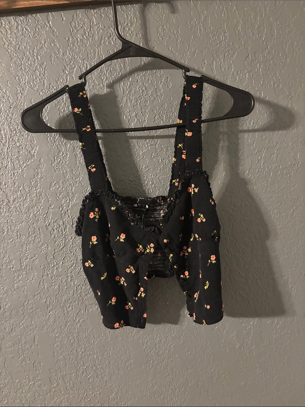 Womens size L Forever 21 Black Floral Crop Top with Ruffle Straps
